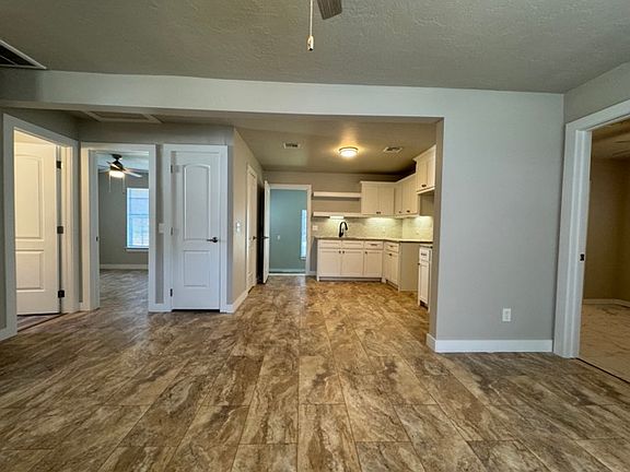4th image of 206 W Ercoupe Dr