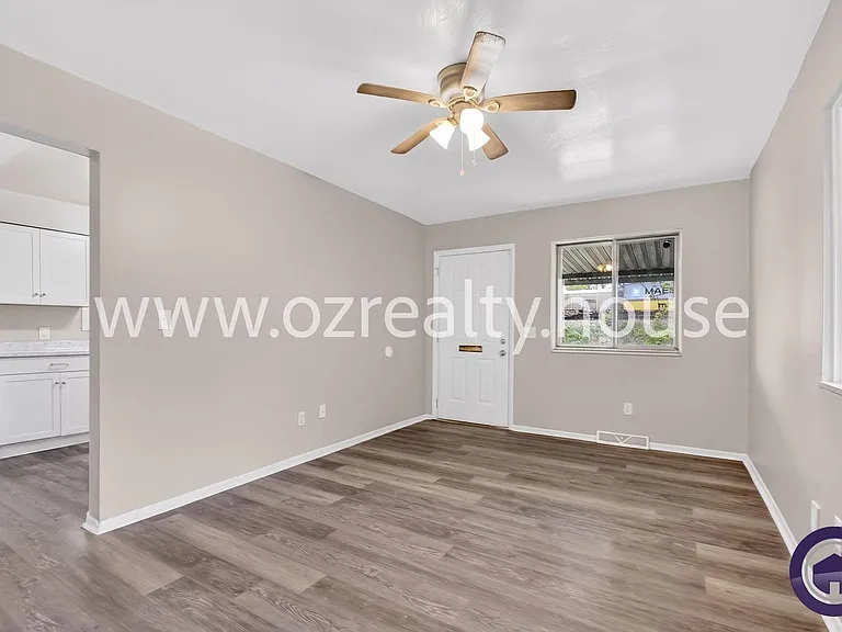 732 Coyne Ave — Photo 4