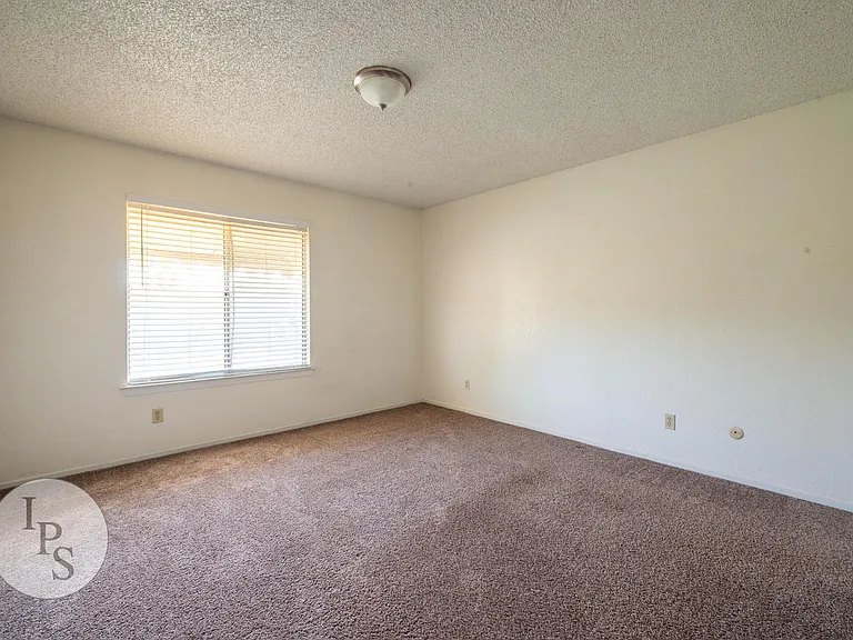 2131 E Cromwell Ave — Photo 16
