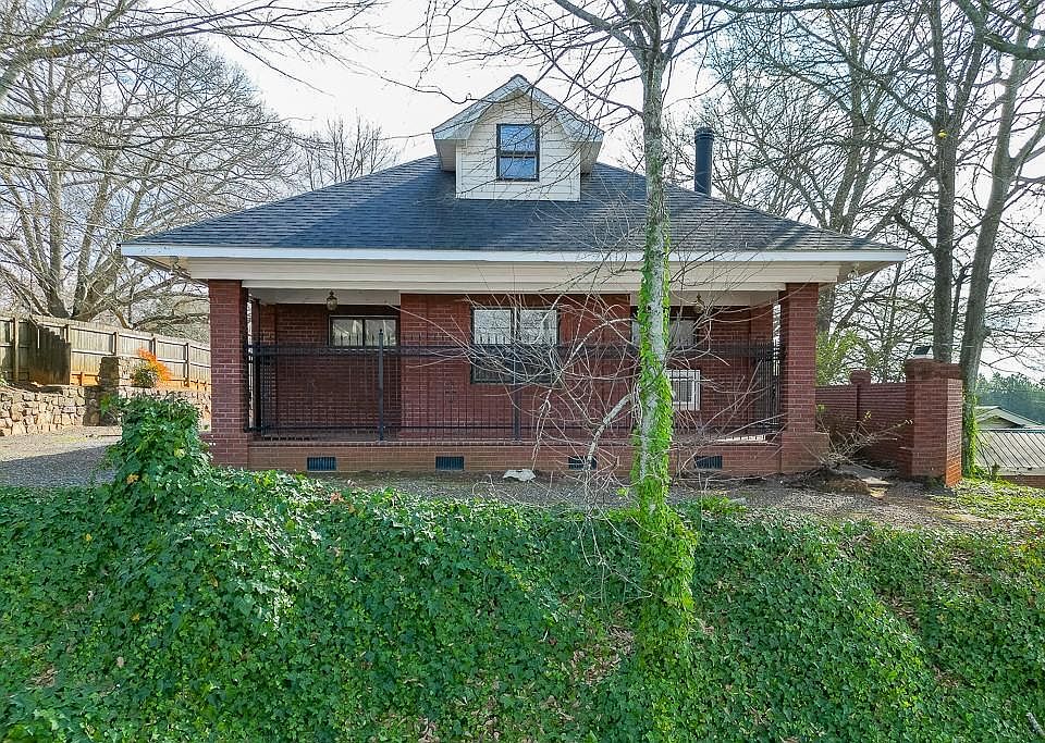 1st image of 294 Watson St