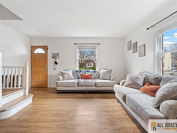 3rd image of 594 Ridgedale Ave