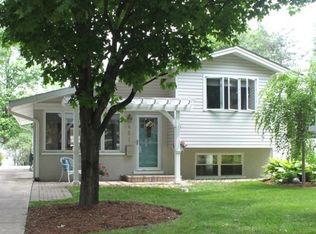 451 S Park St, Roselle, IL 60172