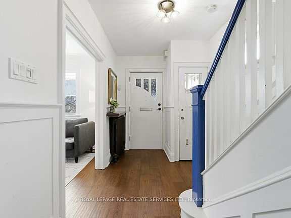 3rd image of 40 Heydon Park Rd