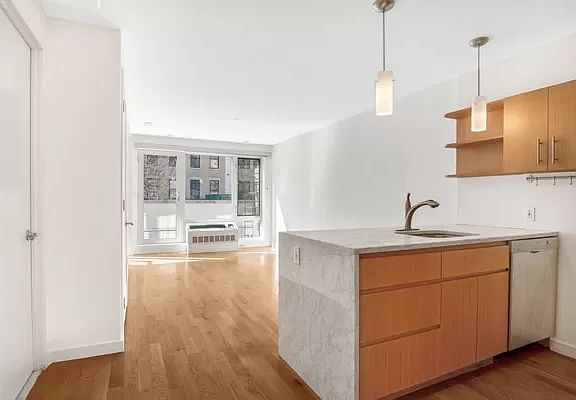 3rd image of 823 Classon Ave APT 5C