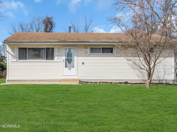 32 Dawn Cypress Lane, Jackson, NJ 08527