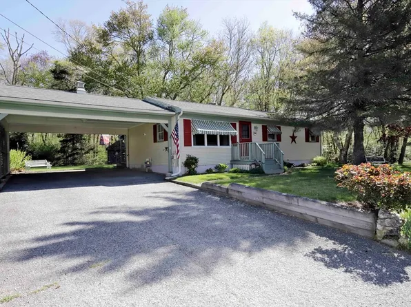 54 Holly Ln, Westport, MA 02790