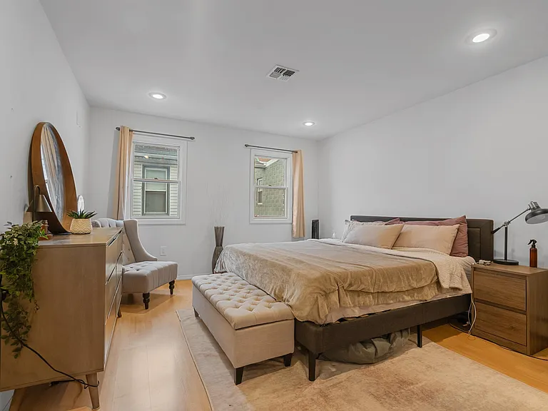 515 44th St #REAR HOUSE — Photo 8