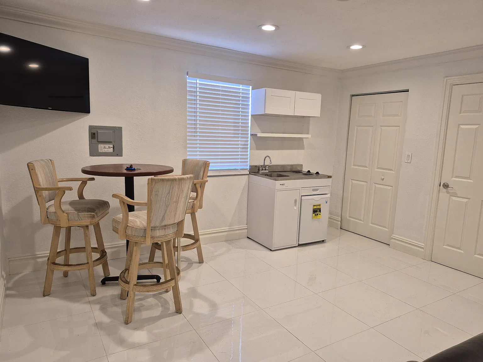 1 bed, 400 sqft, $1,350 — Photo 3