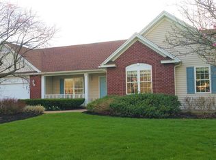 1041 Wickerton Ln, Webster, NY 14580