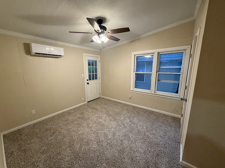 827 S Hall St — Photo 14