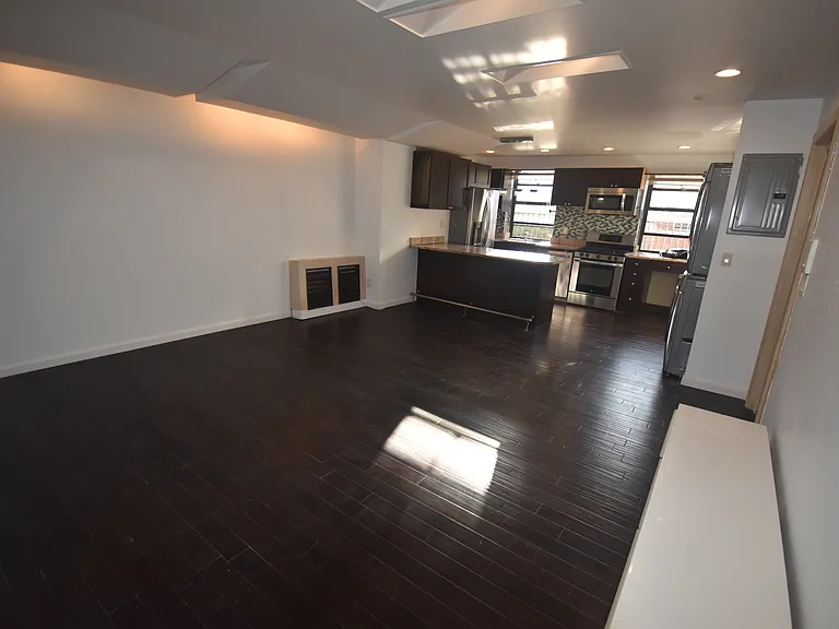 145 Smith St #2 — Photo 8
