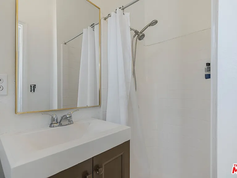 8224 Vanscoy Ave — Photo 10