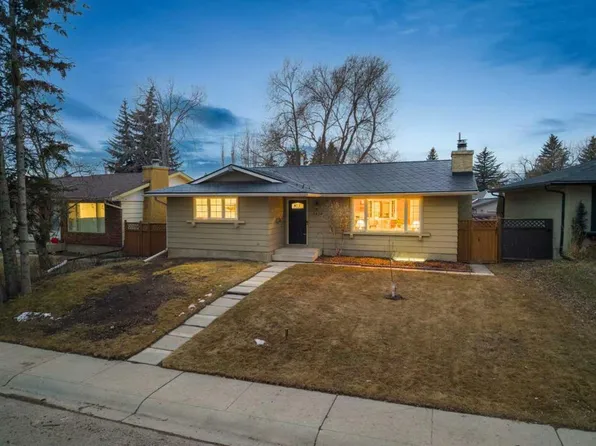 1428 E Lake Michigan Cres SE, Calgary, AB T2J 3G1