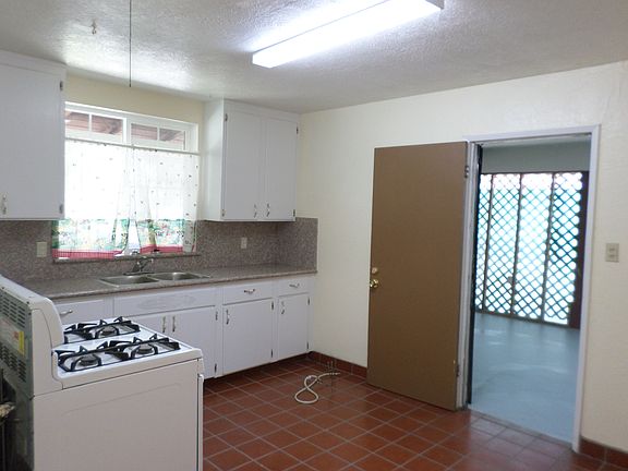 5th image of 2364 E Taylor St