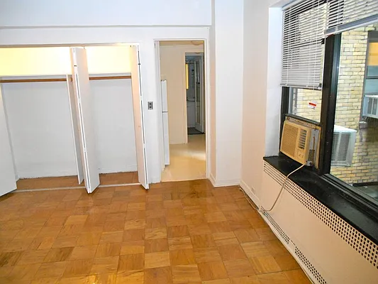 Rented by Carlyle Property Management | media 11