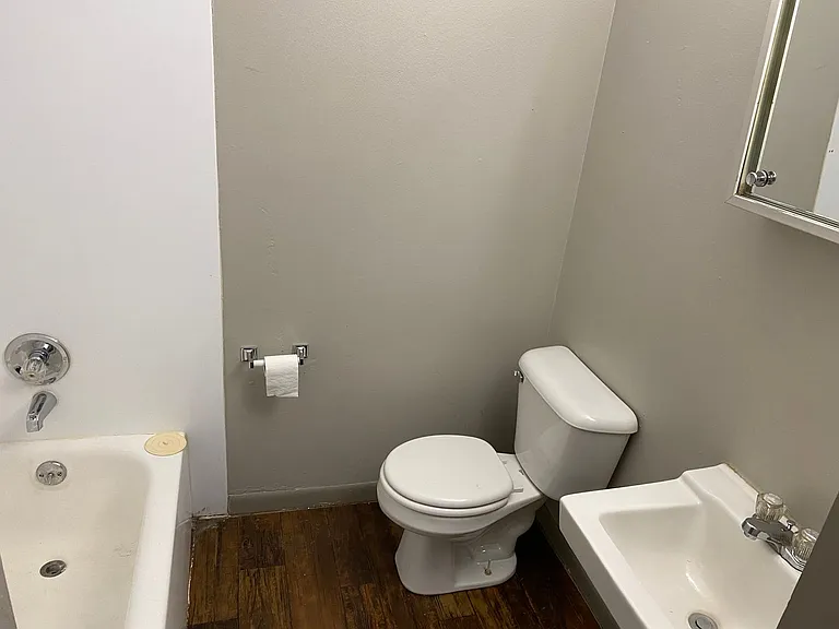 900 Elder Ln — Photo 3