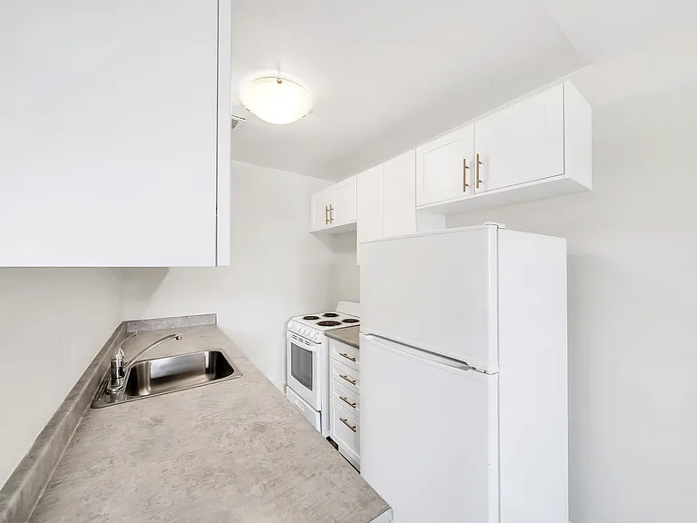 955 10th St E #208 — Photo 11
