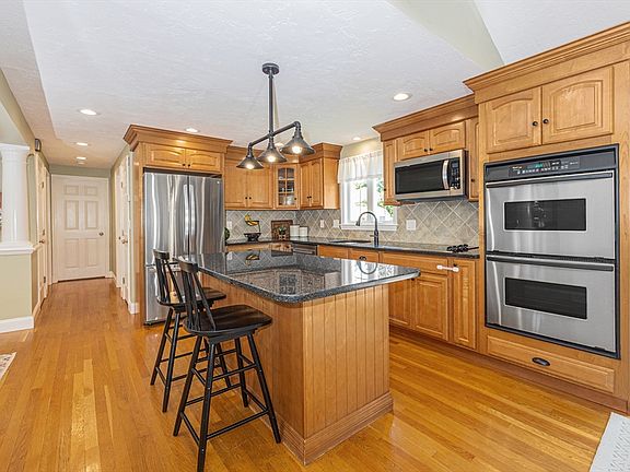 5th image of 60 Justine Rd