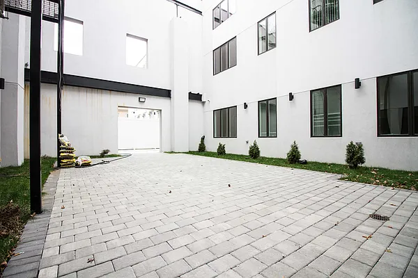 Rented by Nooklyn NYC LLC | media 7