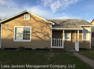 1014 W 6th St, Freeport, TX 77541