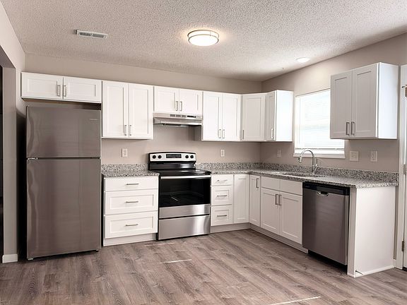 3rd image of 2425 E Conquest St