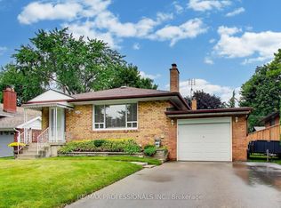 24 Beaverbrook Ave, Toronto, ON M9B 2M9