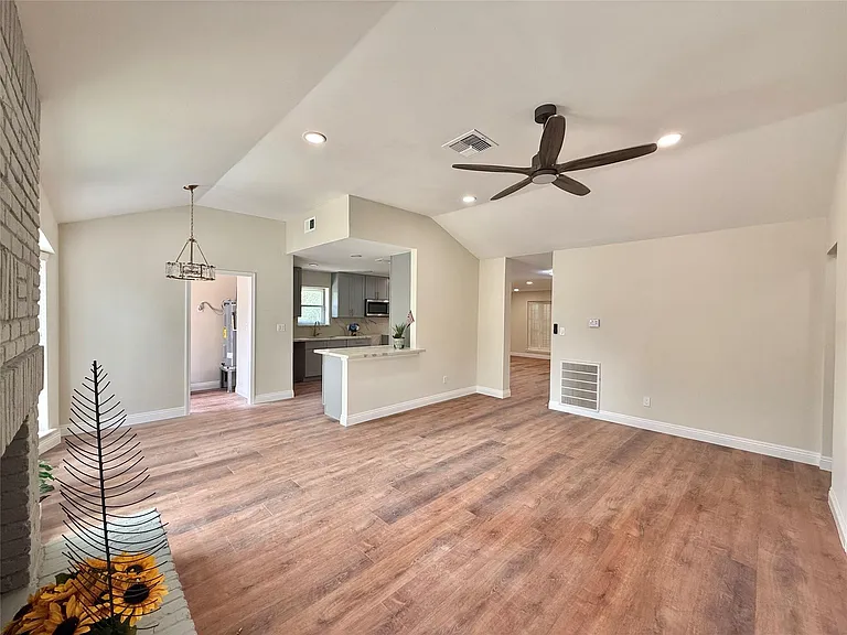 8911 Hendon Ln — Photo 8