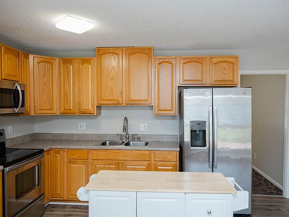 4th image of 506 Saint St