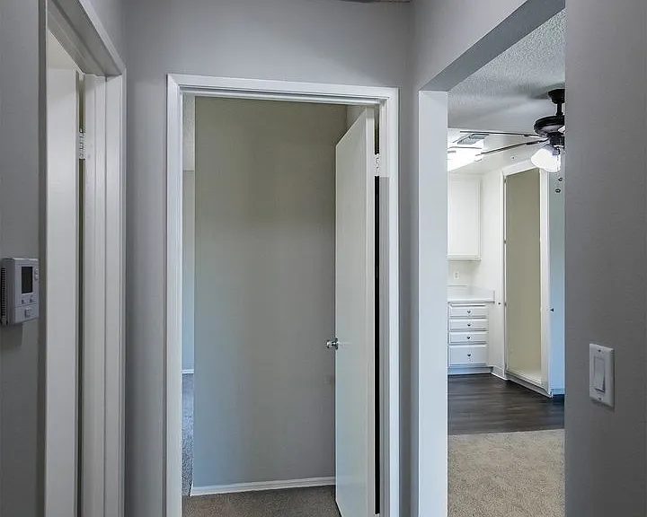 404 E Birch St — Photo 43