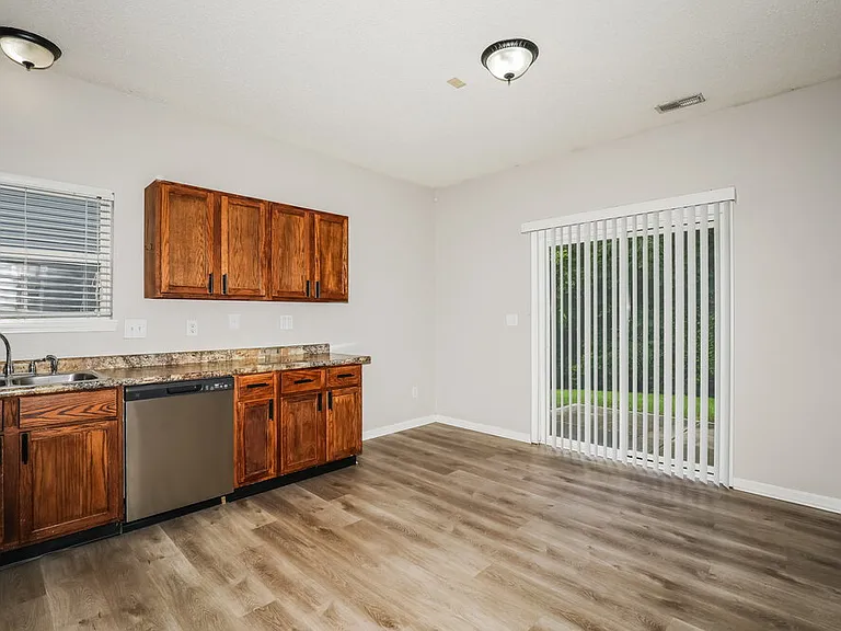 5810 Long Lake Ln — Photo 6