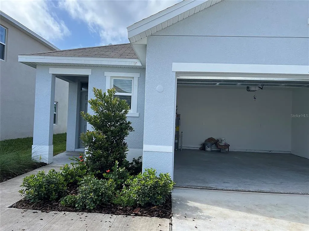 3 bed, 2.0 bath, 1516 sqft, $2,400 — Photo 1