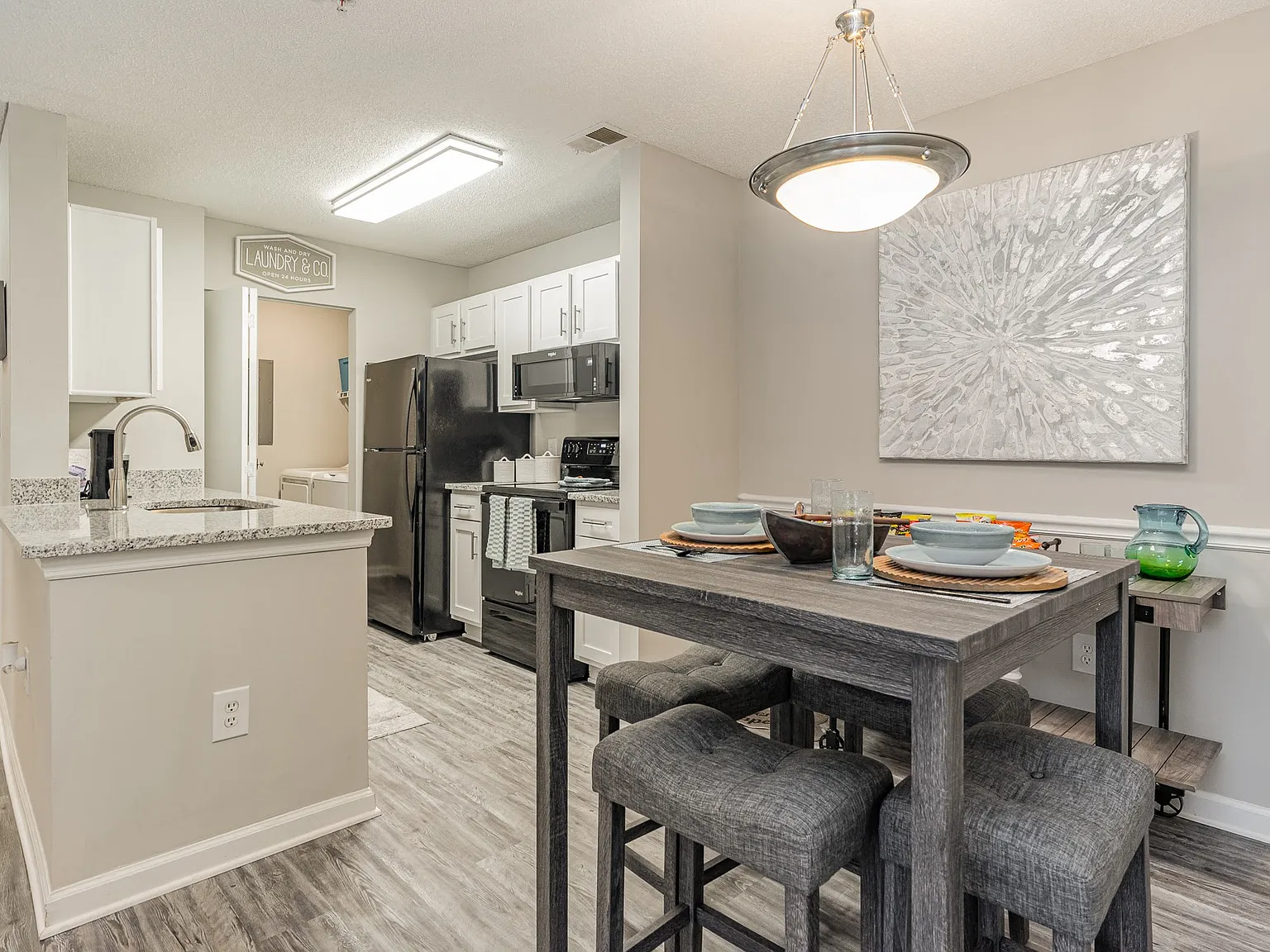 Litchfield Oaks Apartments — Photo 2