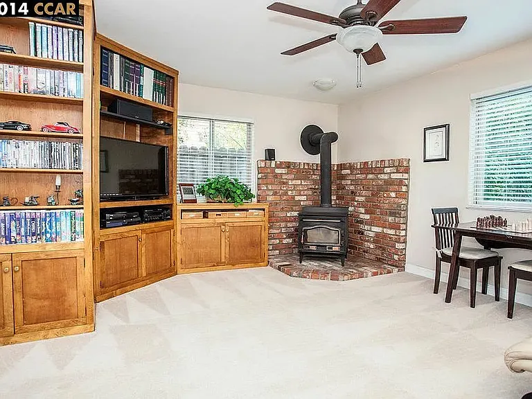 2449 Casa Way — Photo 13