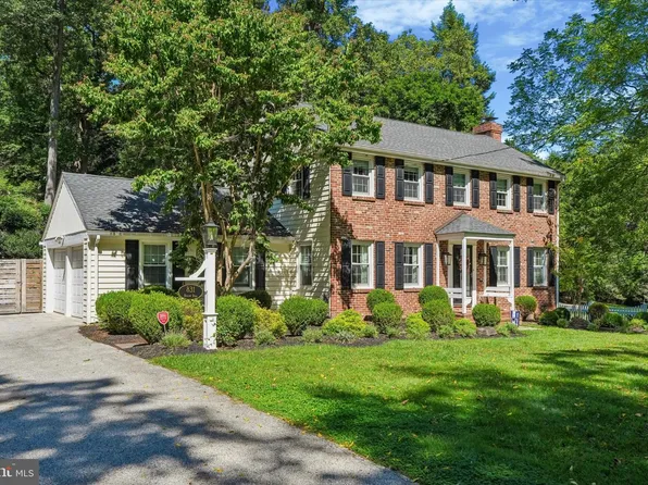 831 Hollow Rd, Wayne, PA 19087