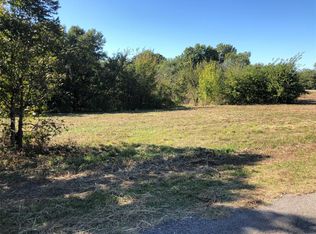 303 S Cedar St, Ector, TX 75439