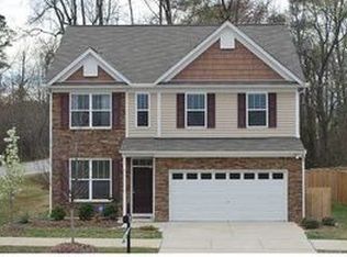 560 Stobhill Ln, Holly Springs, NC 27540