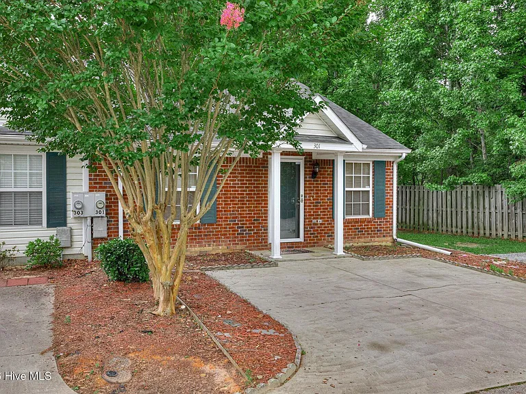 301 Beech Ln — Photo 3