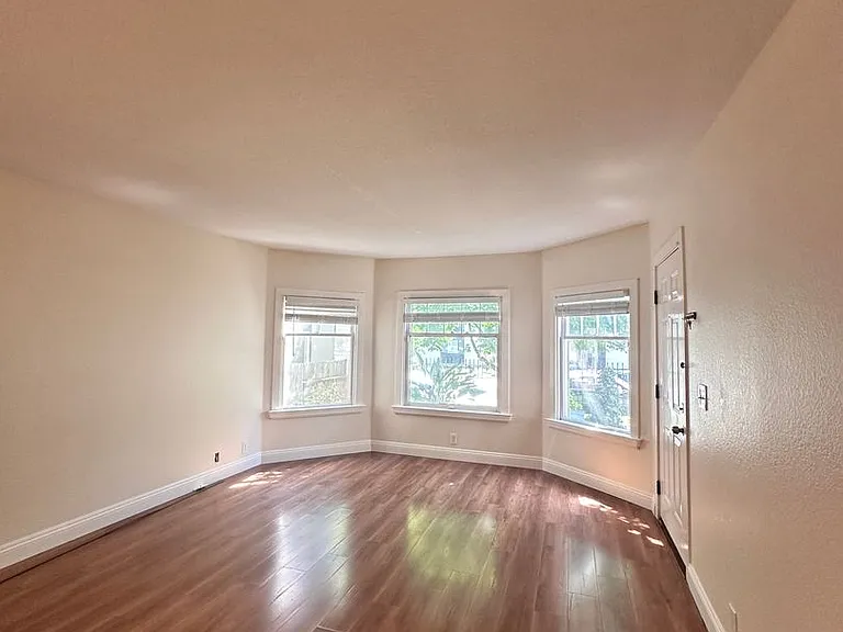 12th & E St 4-Plex — Photo 8