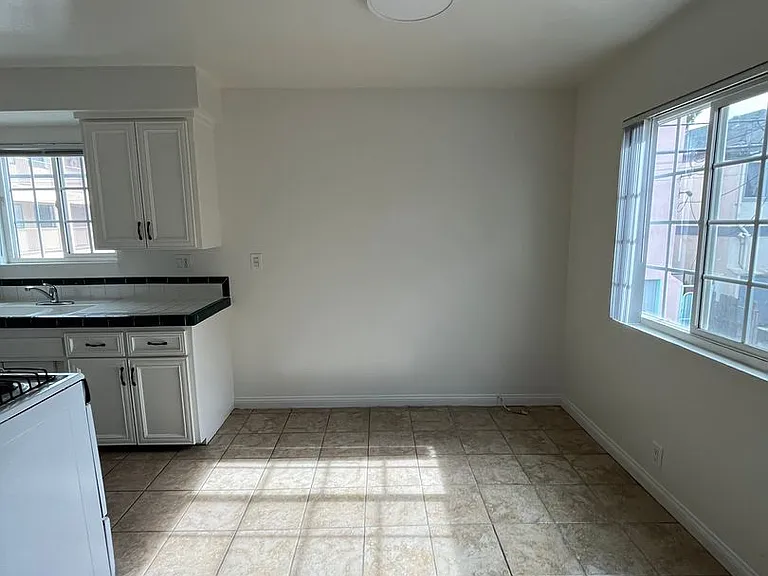 1050 Dawson Ave — Photo 4