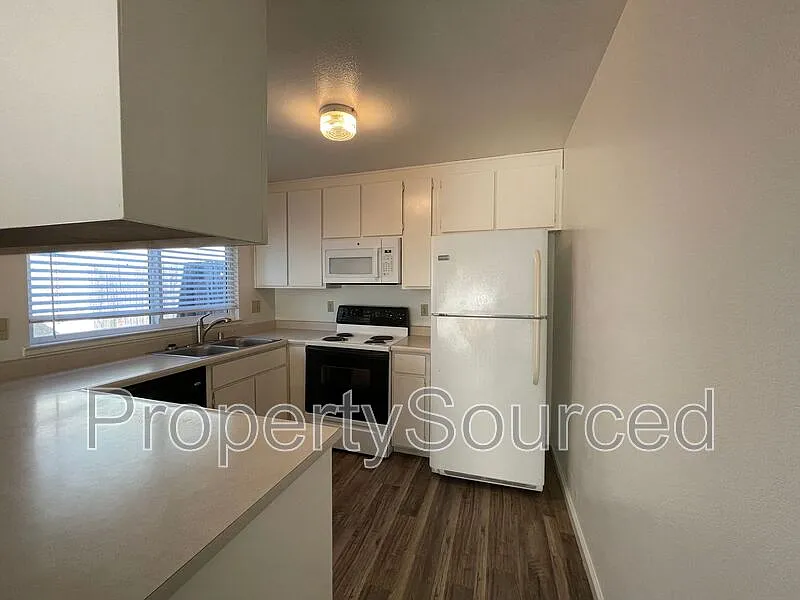 2 bed, 2.0 bath, 976 sqft, $2,195 — Photo 4