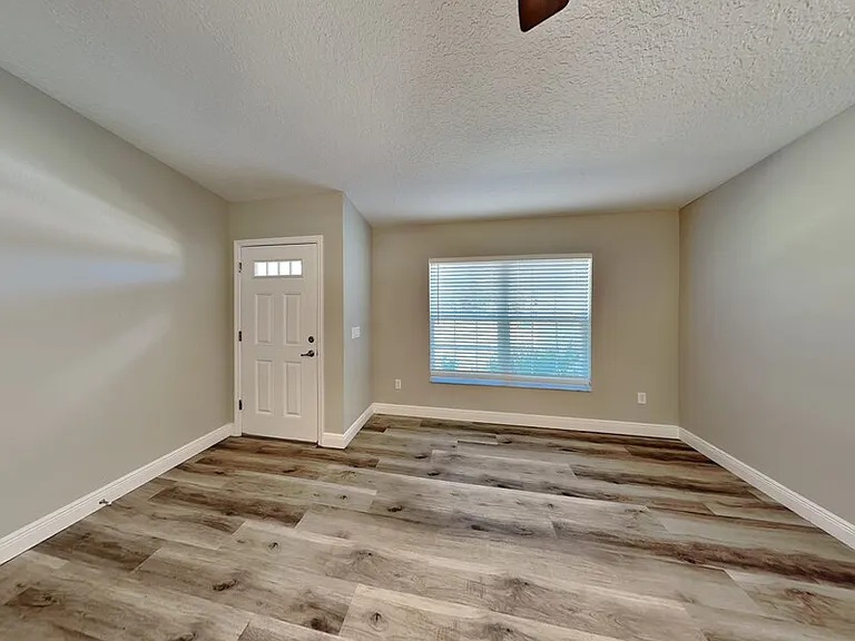 1866 W Hialeah Dr — Photo 14