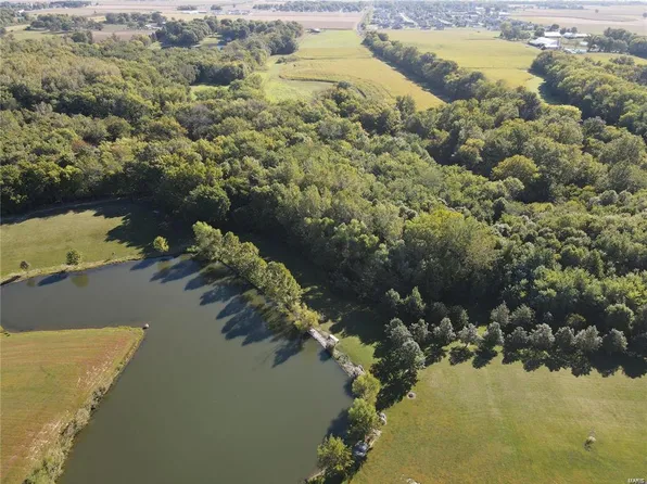 3842 Lake Ct, Trenton, IL 62293