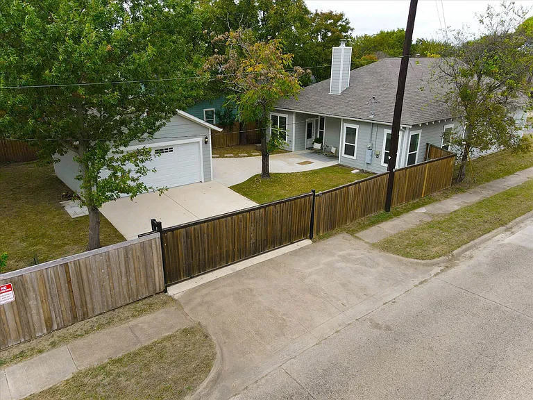 2700 Gladstone Dr — Photo 42