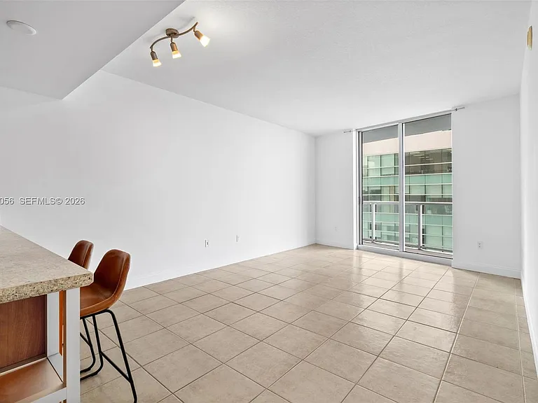 185 SW 7th St #1710 — Photo 6