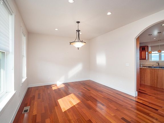 4th image of 454 Darley Dr