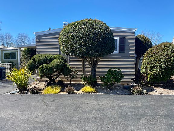 2nd image of 9 Oakwood Dr