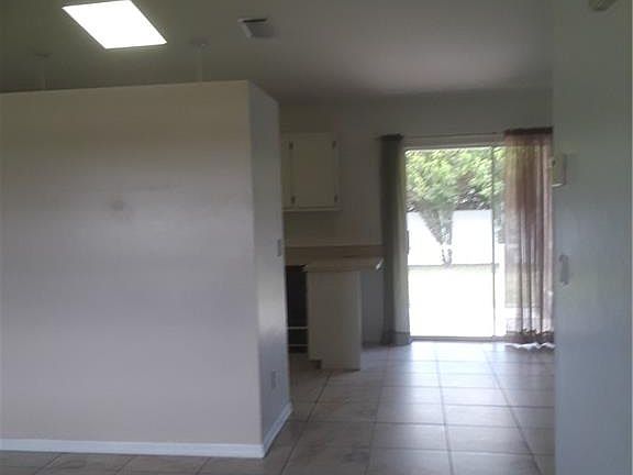 5th image of 834 SW 31st St