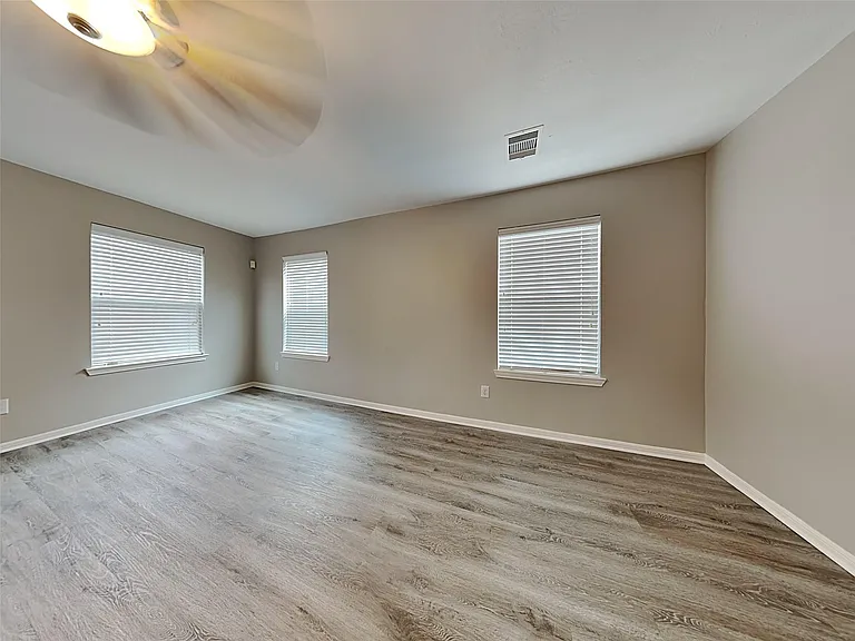 16326 Royal Fort Ln — Photo 3