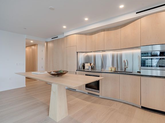 3rd image of 1568 Alberni St #1302