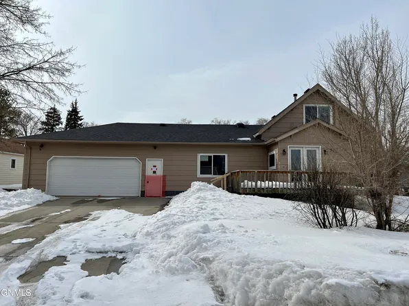 317 5th St NE, Watford City, ND 58854
